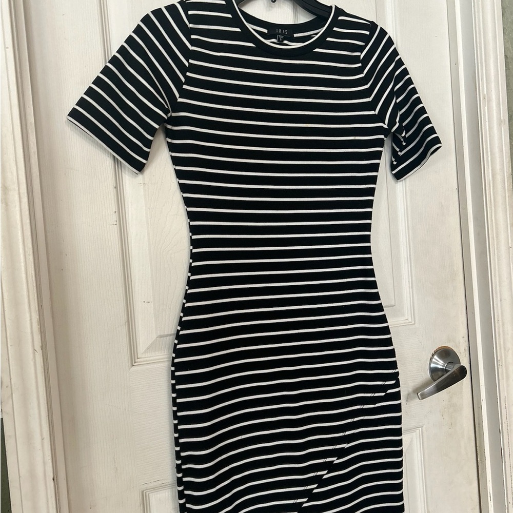 Iris Black and White Sheath Mini Dress Crew Neck Short Sleeve